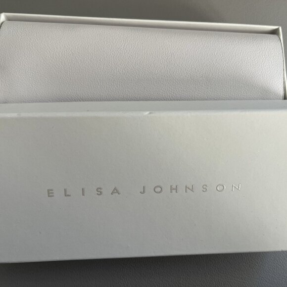 Elisa Johnson Jane Mini in gloss black sunglasses - Picture 6 of 7